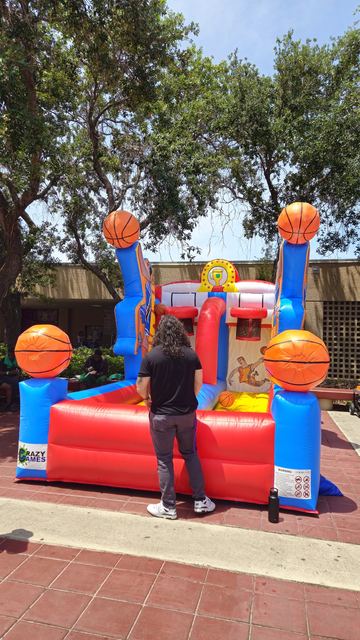Jumbo Basketball at a Crazy Games event