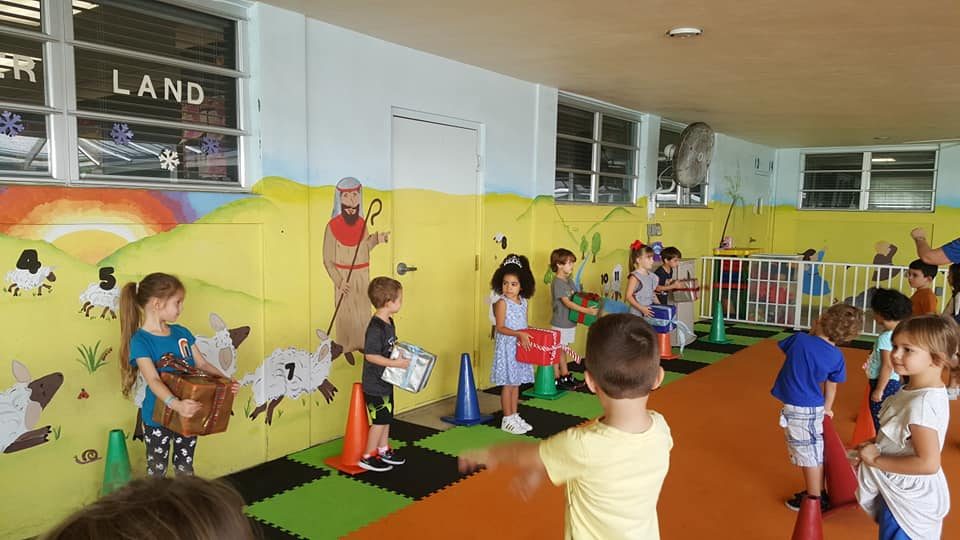 Kids playing Crazy Games holiday games at a real Palm Beach County event